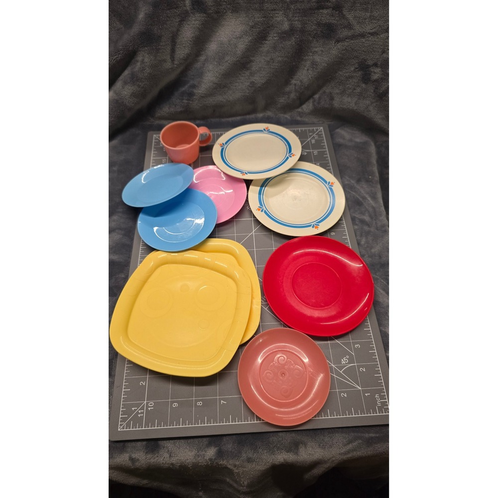 Vintage Fisher-Price Casdon Toy Kitchen Plate Lot 1987 Blue Floral Yellow Red